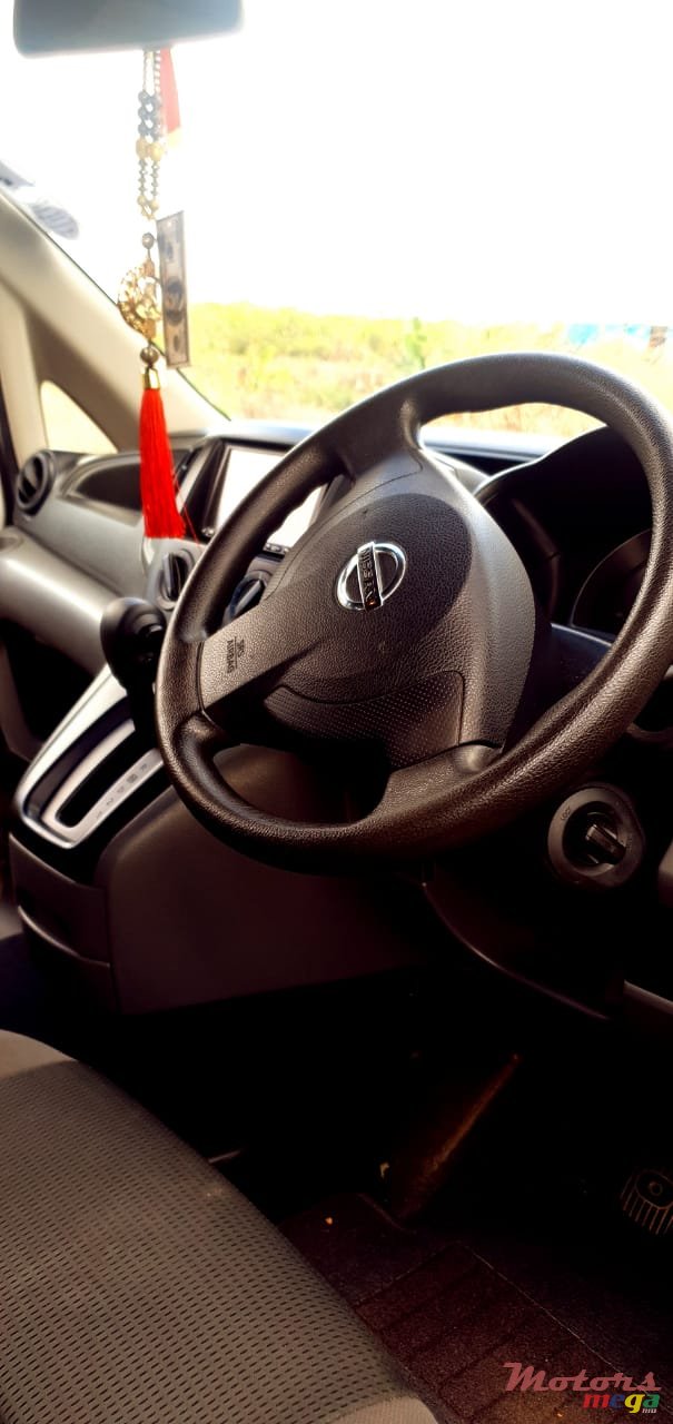 2013' Nissan NV 200 photo #3