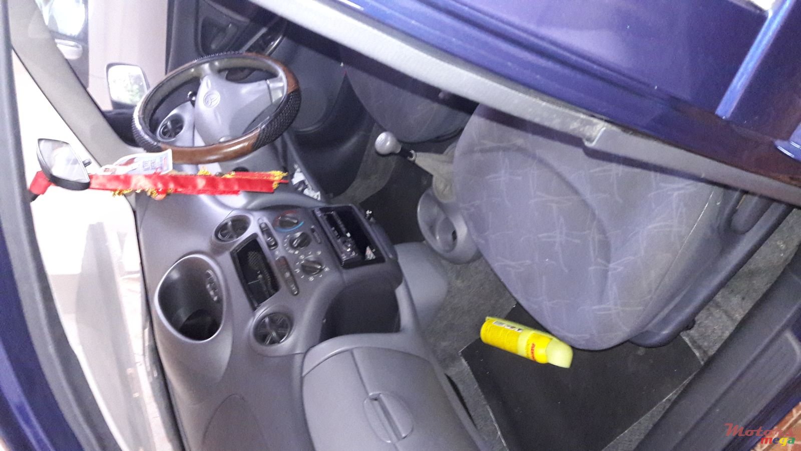 2000' Toyota Vitz photo #2