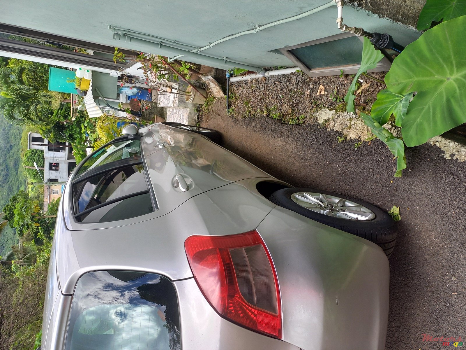 2006' Toyota Vitz photo #4