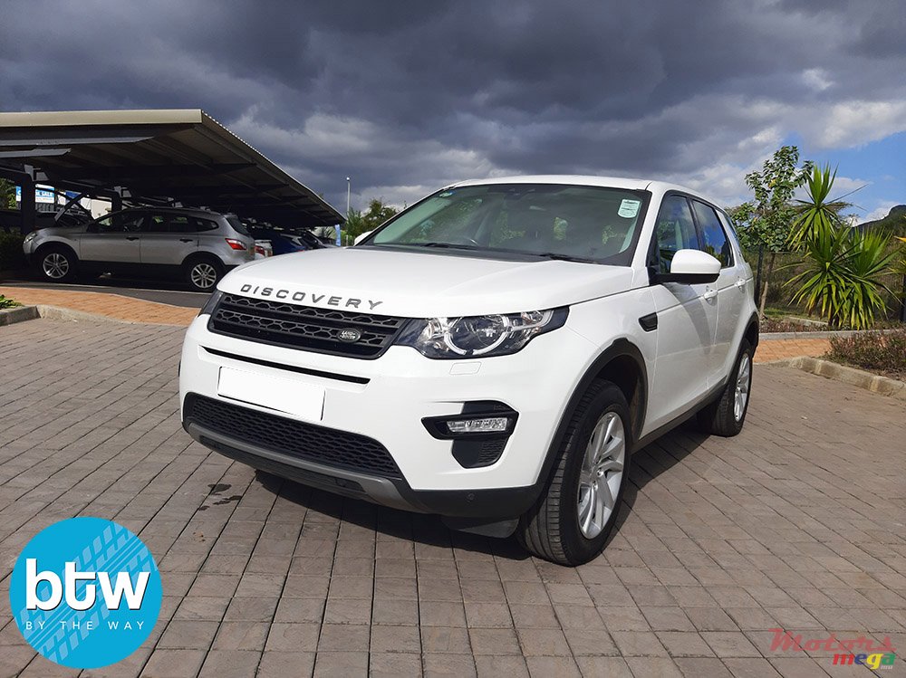 2018' Land Rover Discovery Sport photo #2