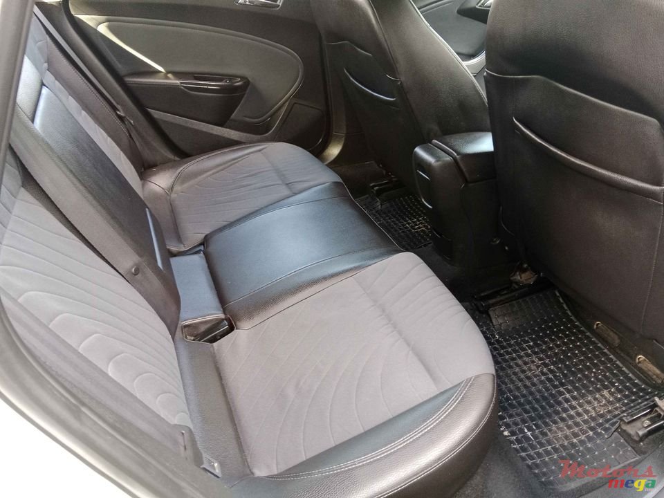 2015' Opel Astra 1.4l Automatic photo #5