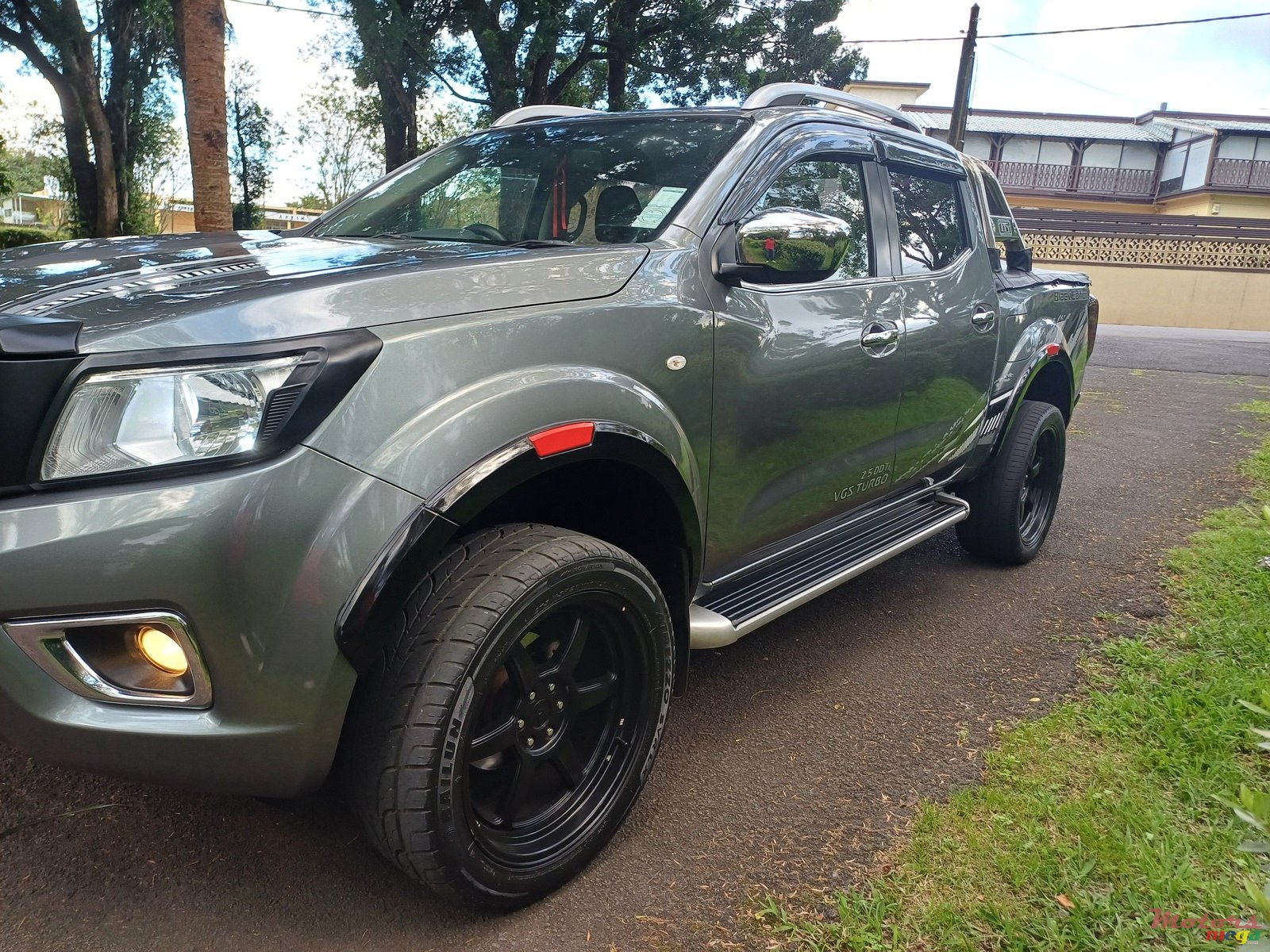 2021' Nissan Navara photo #3