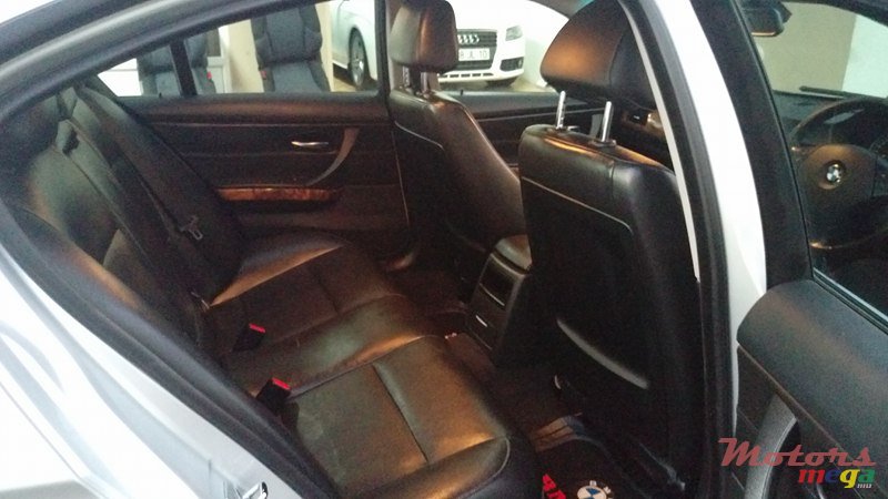 2006' BMW 320i photo #6