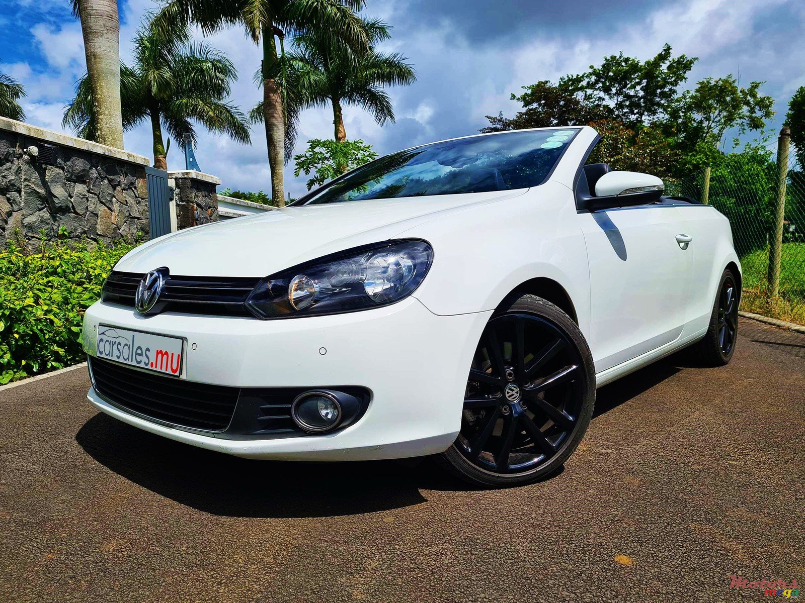 2013' Volkswagen Golf Cabriolet 1.4 TSI photo #1