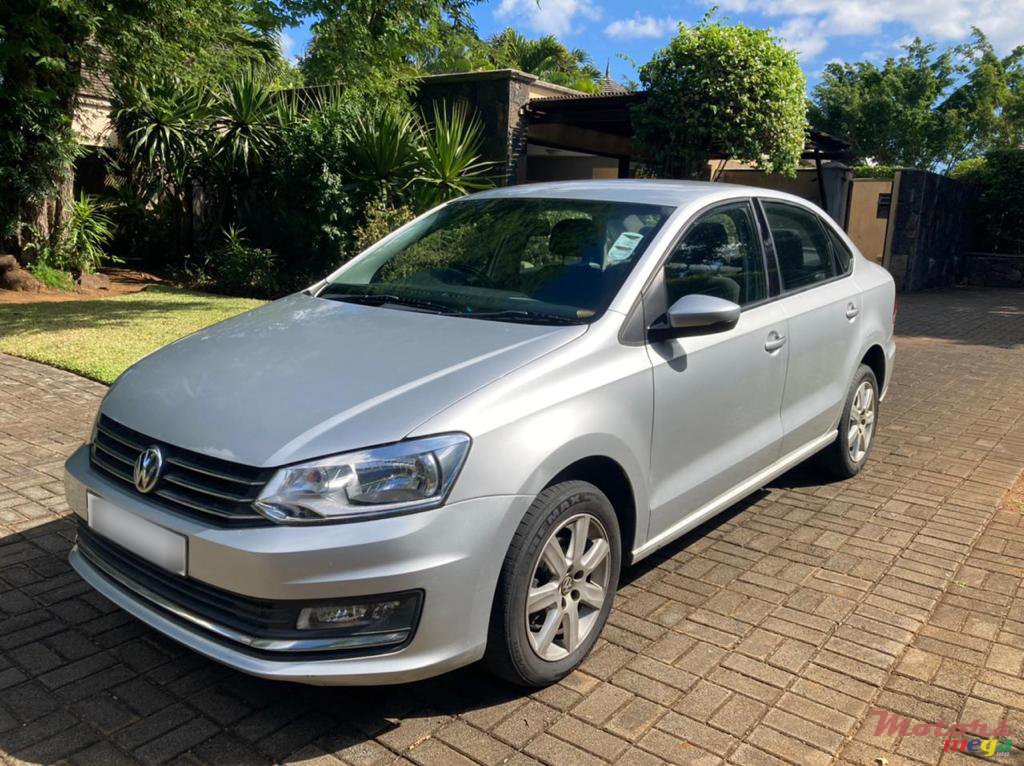 2017' Volkswagen Polo photo #2