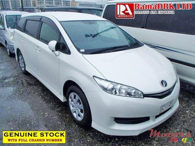 2013' Toyota Fielder photo #1