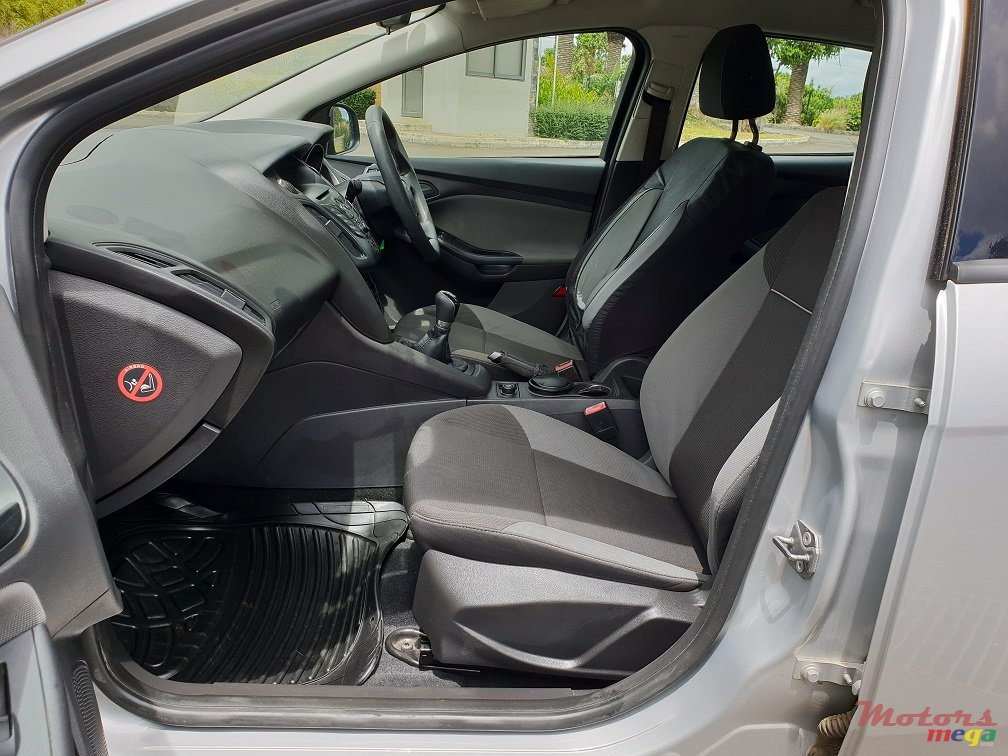 2013' Ford Focus photo #7