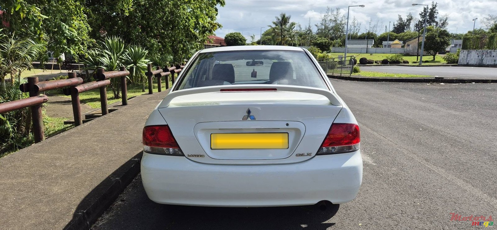 2011' Mitsubishi Lancer GLX photo #4