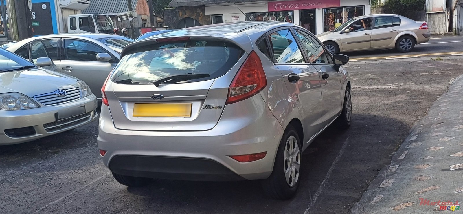 2013' Ford Fiesta photo #4