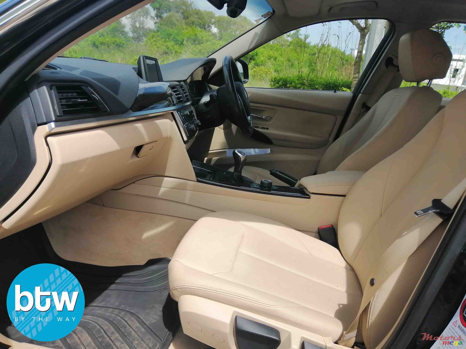 2012' BMW 3 Series photo #5