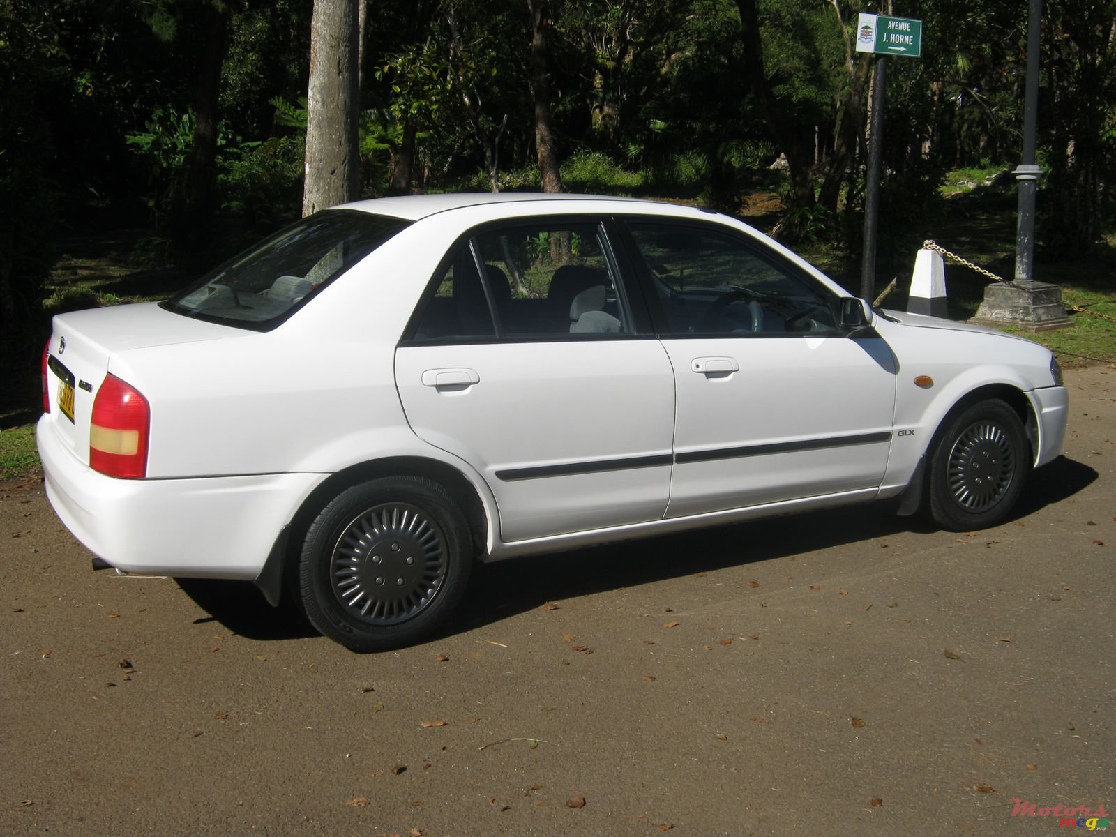 2001' Mazda 323 photo #4