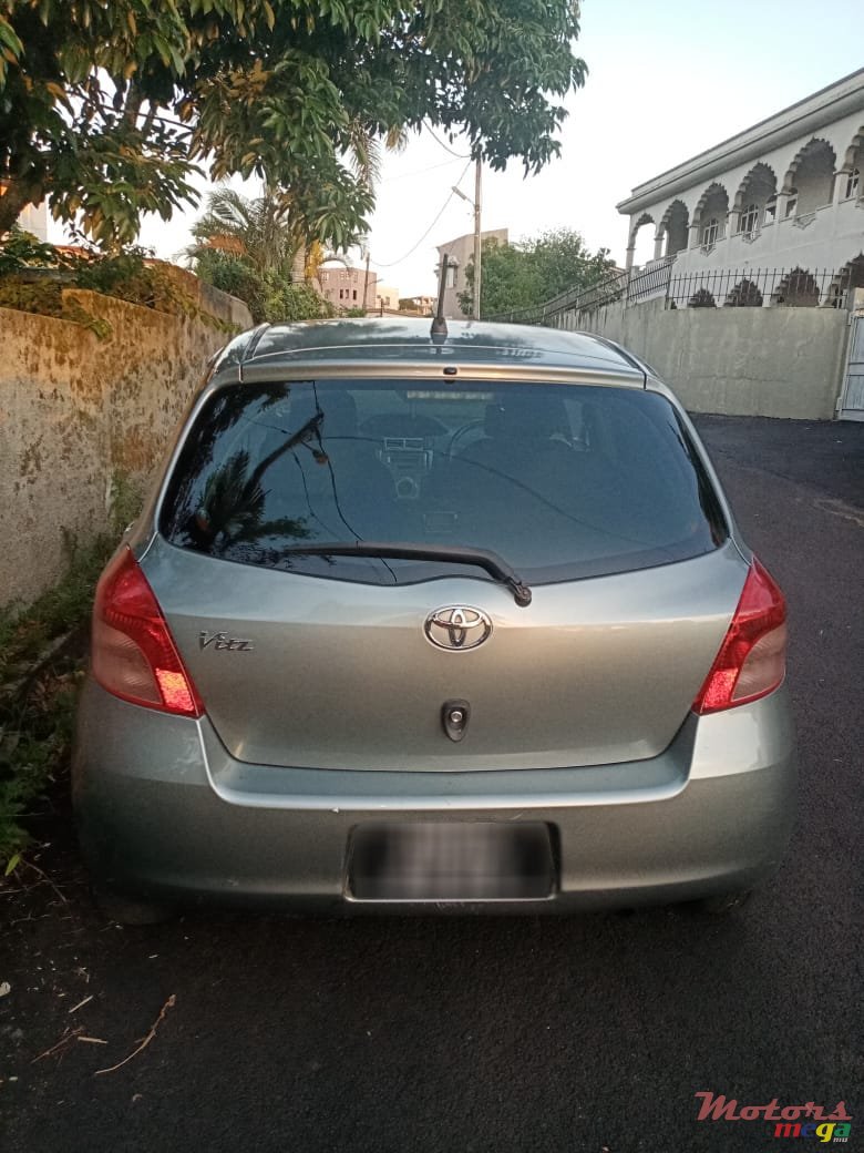 2007' Toyota Vitz photo #4