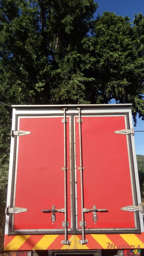 2017' Mitsubishi photo #6