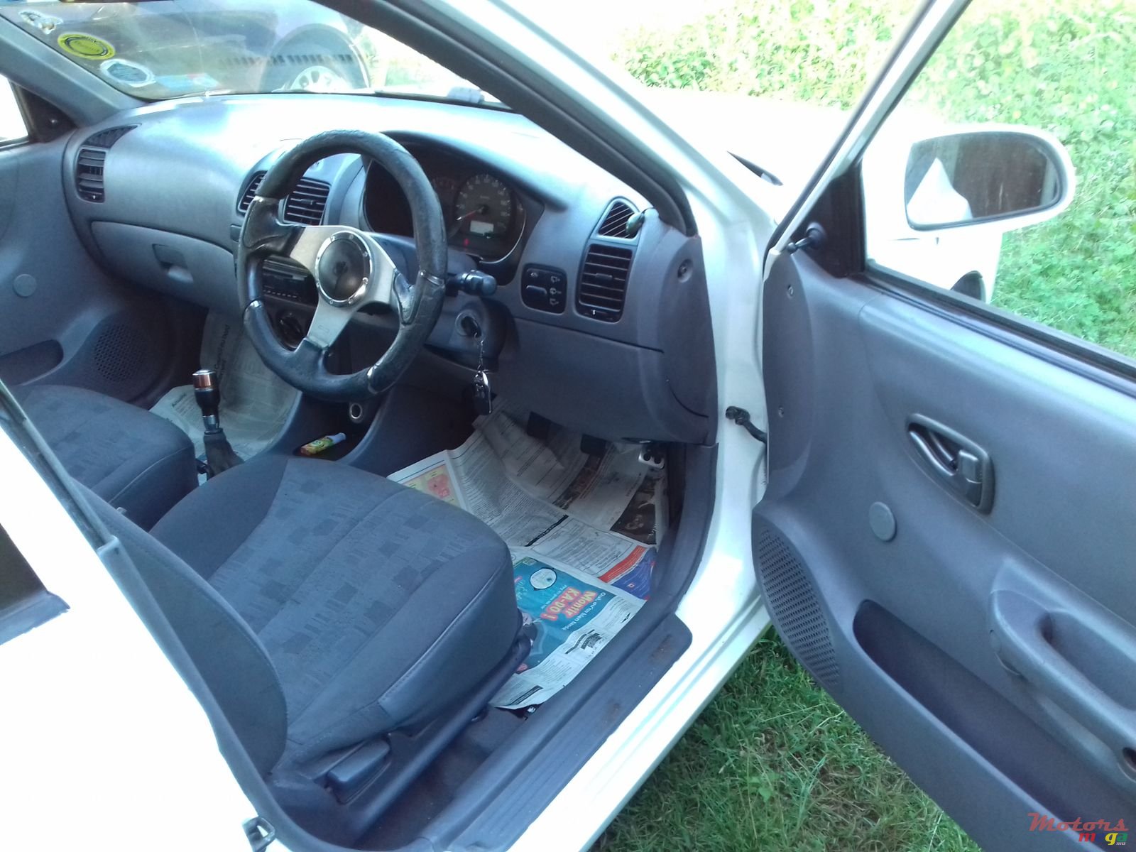 2005' Hyundai Accent HATCHBACK photo #2