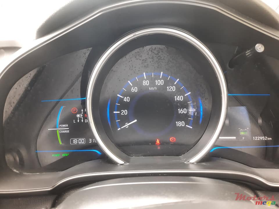 2013' Honda Fit Hybrid photo #5