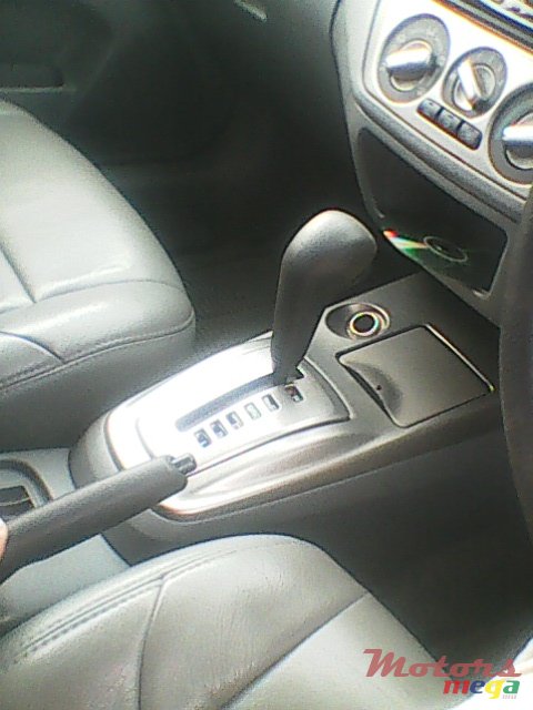 2005' Mitsubishi photo #9