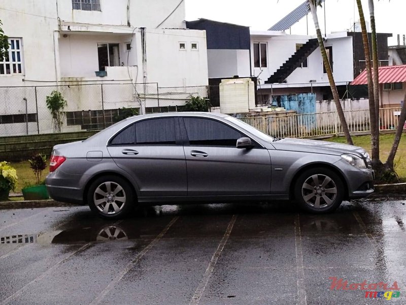 2011' Mercedes-Benz C-Class photo #2