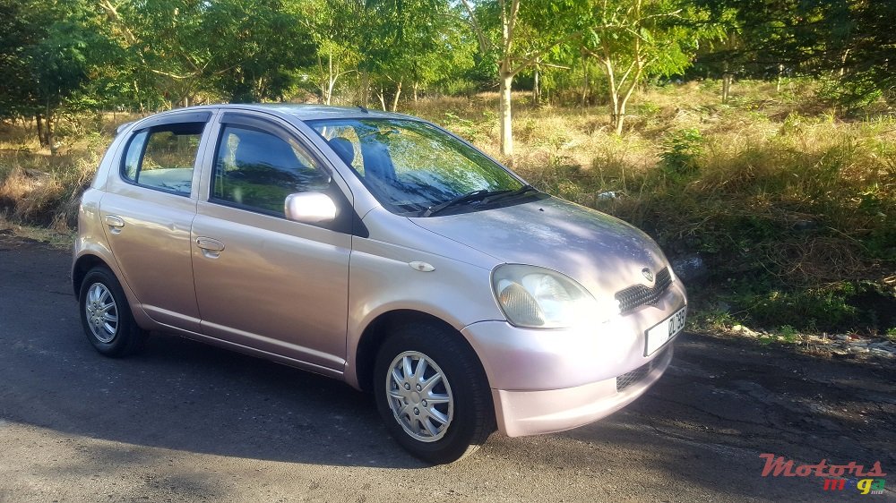 1999' Toyota Vitz photo #2