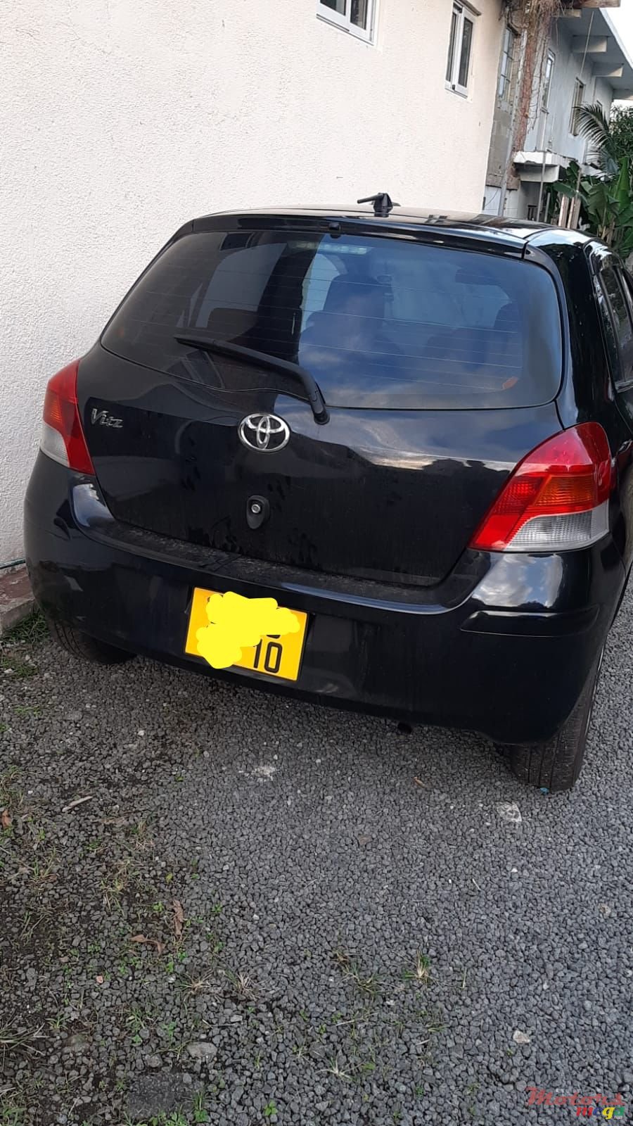 2010' Toyota Vitz photo #2