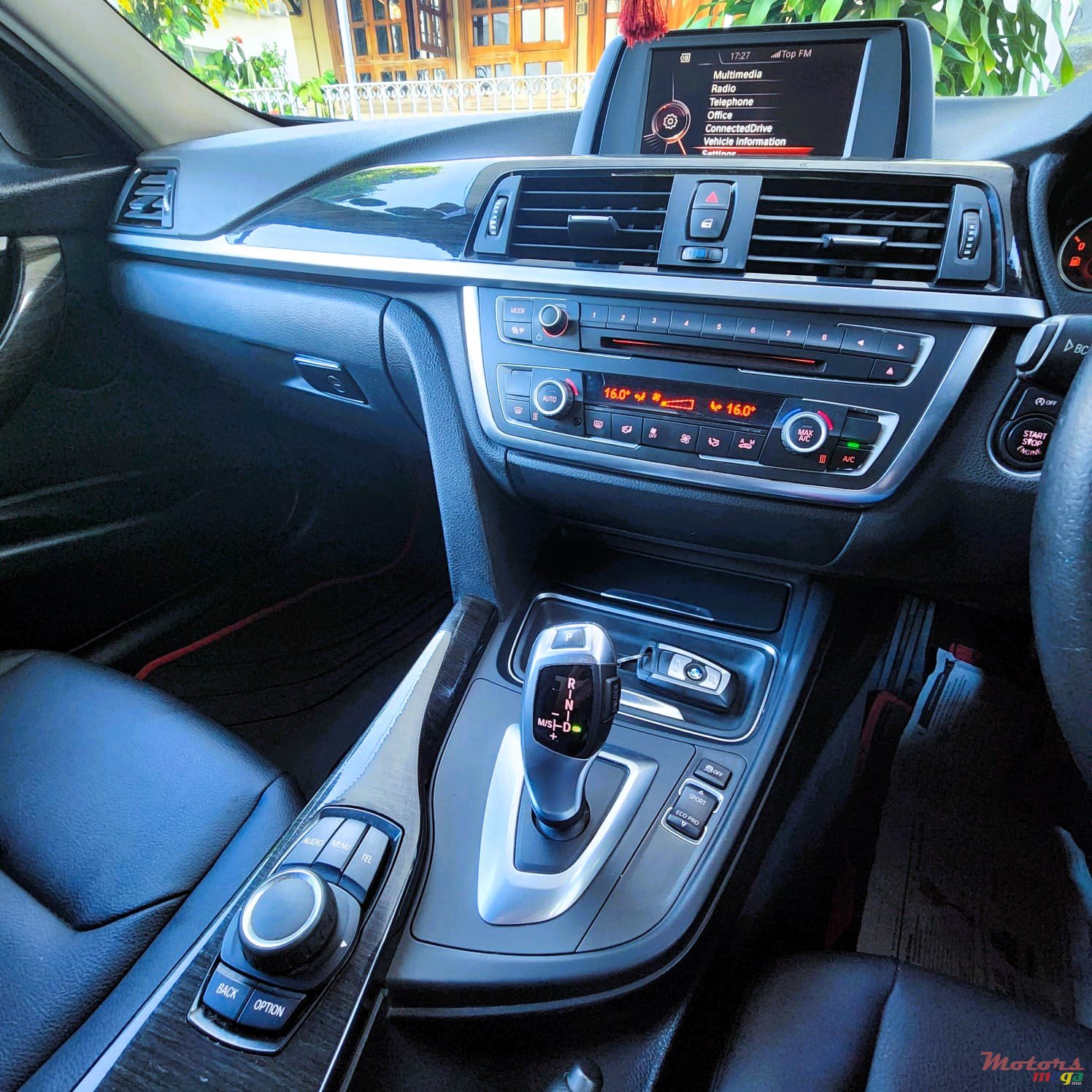 2015' BMW 3 Series Sedan photo #5