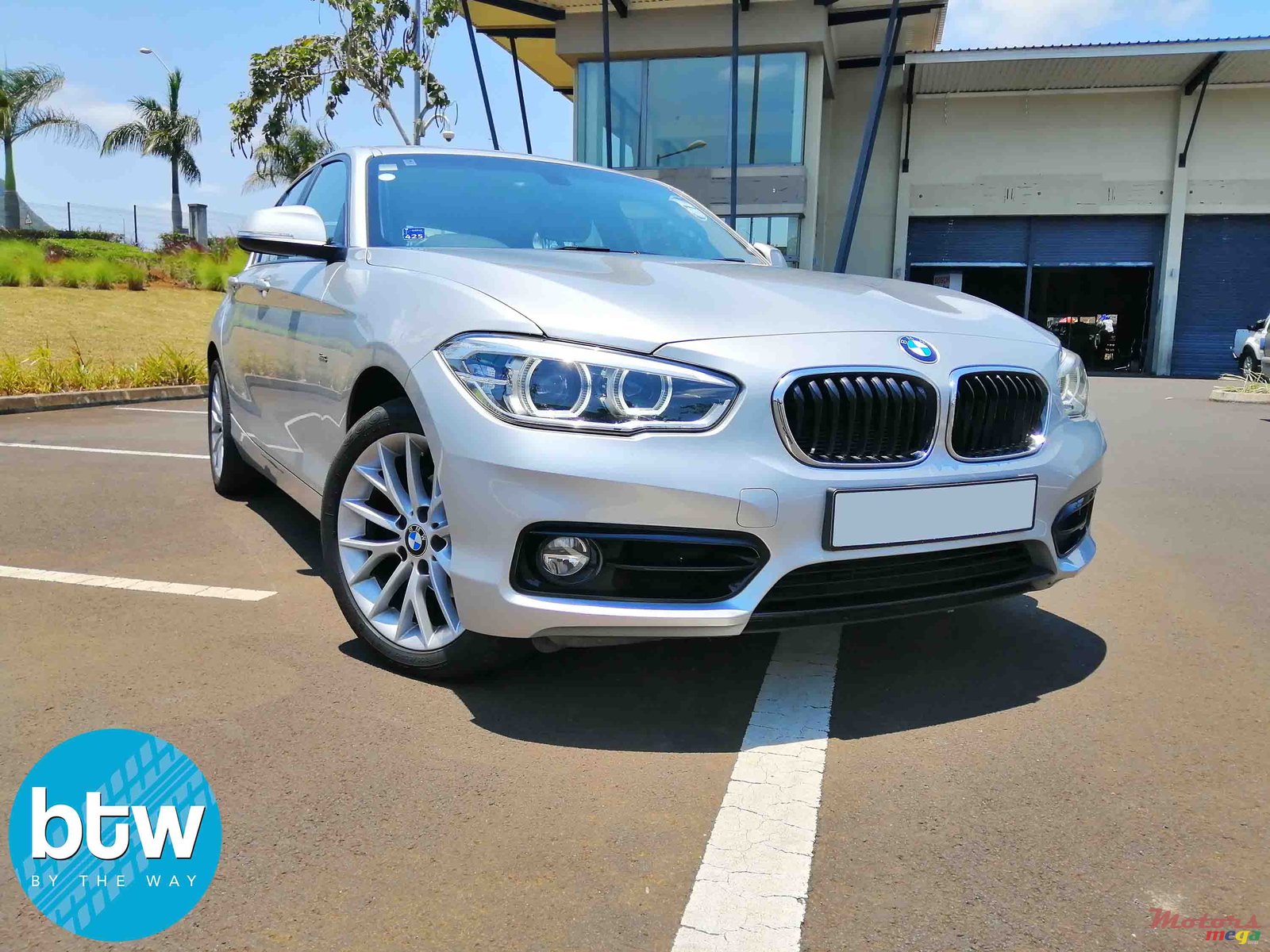 2015' BMW 118 i photo #1