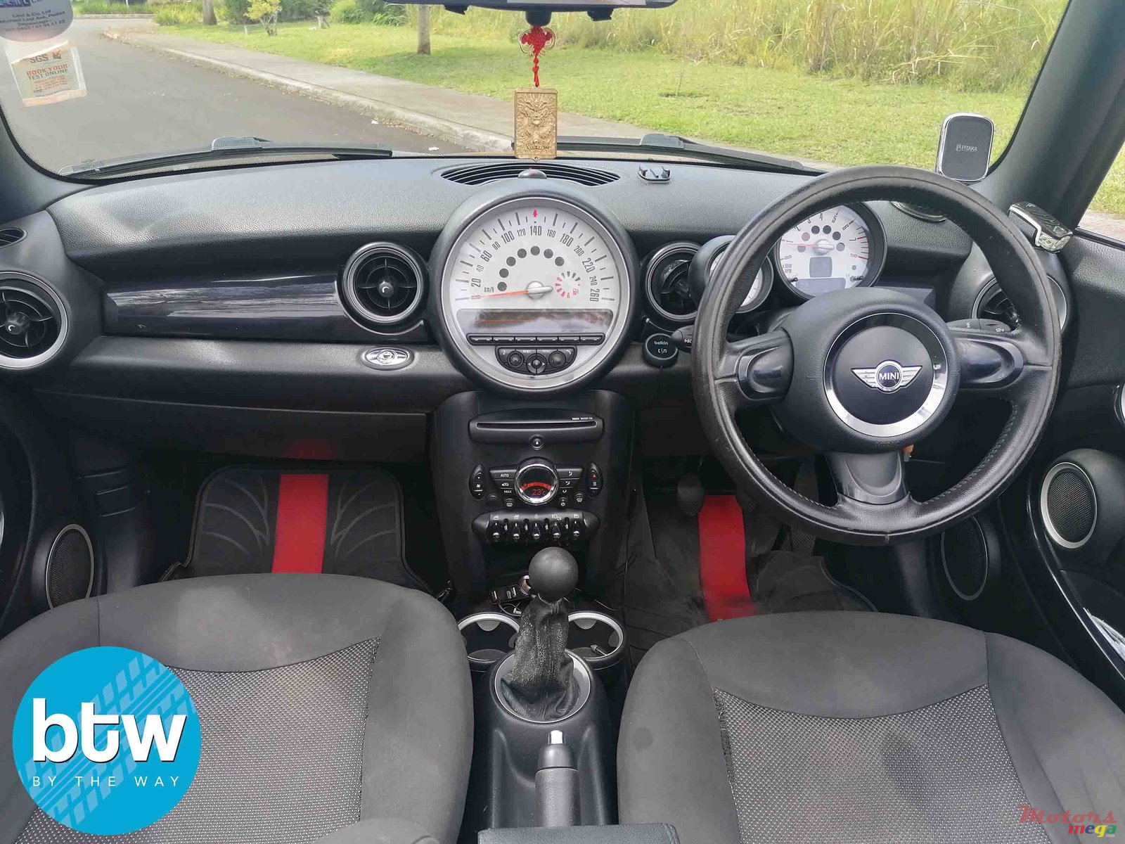 2011' MINI Cooper photo #6