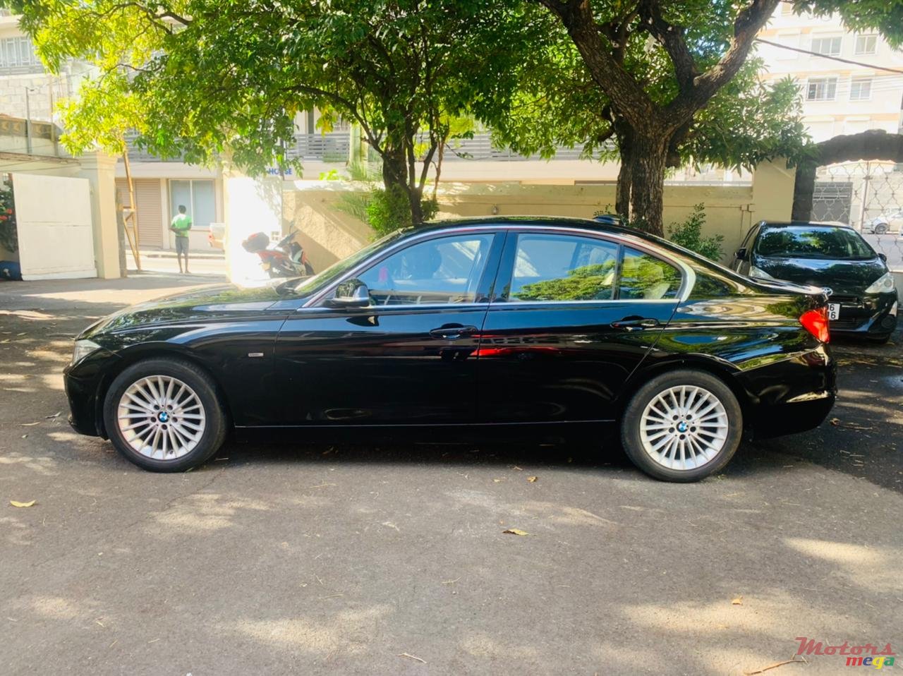2015' BMW 3 Series Sedan photo #2
