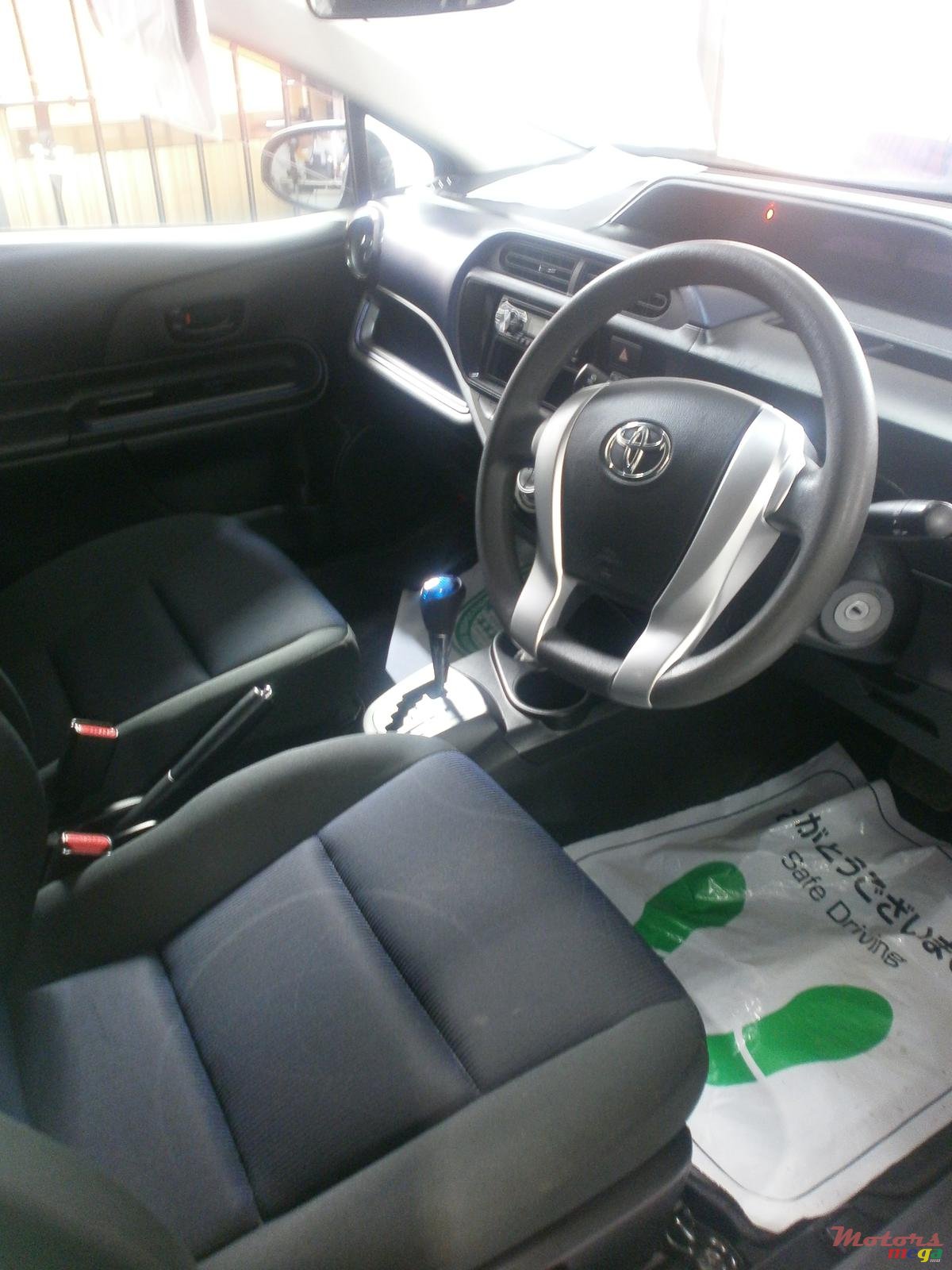 2016' Toyota Aqua photo #2