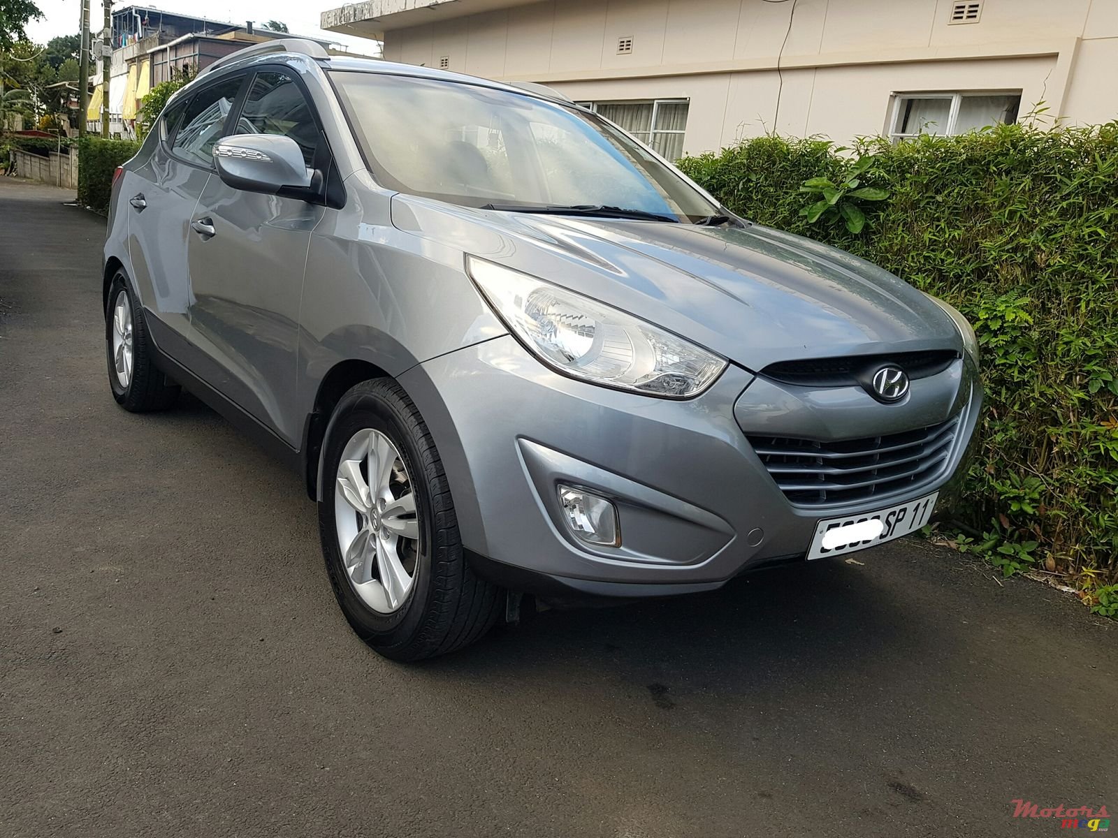 2011' Hyundai ix35 photo #1