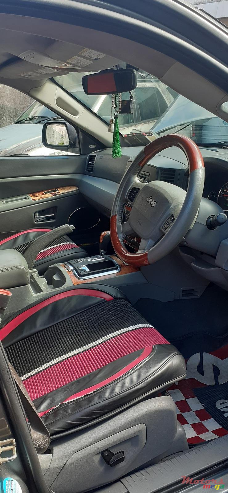 2009' Jeep Grand Cherokee photo #6