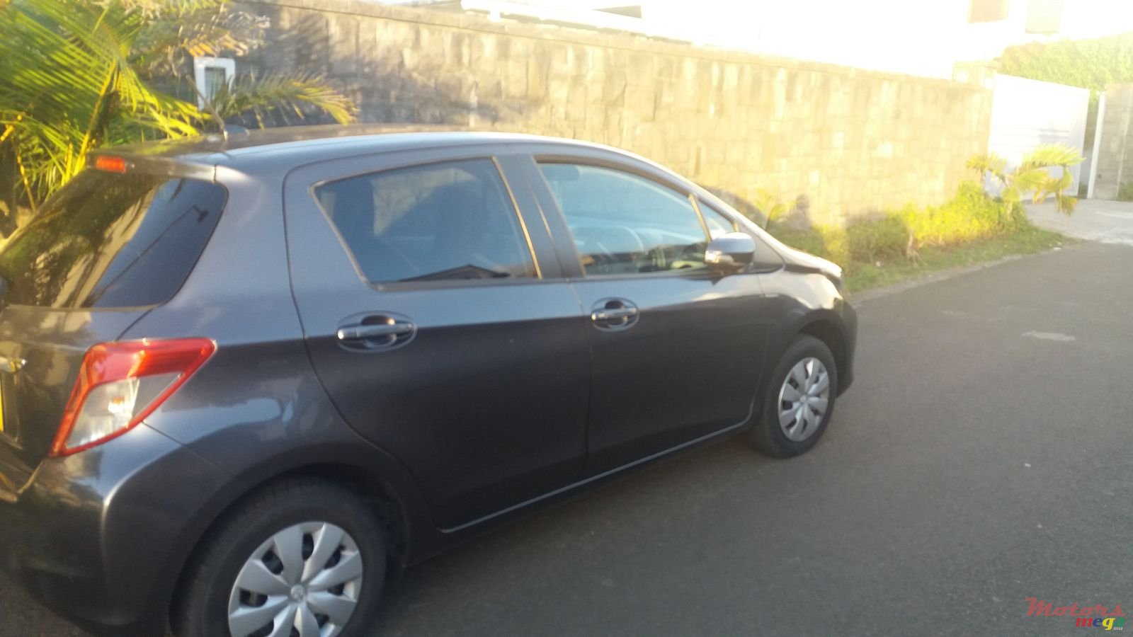 2011' Toyota Vitz photo #2