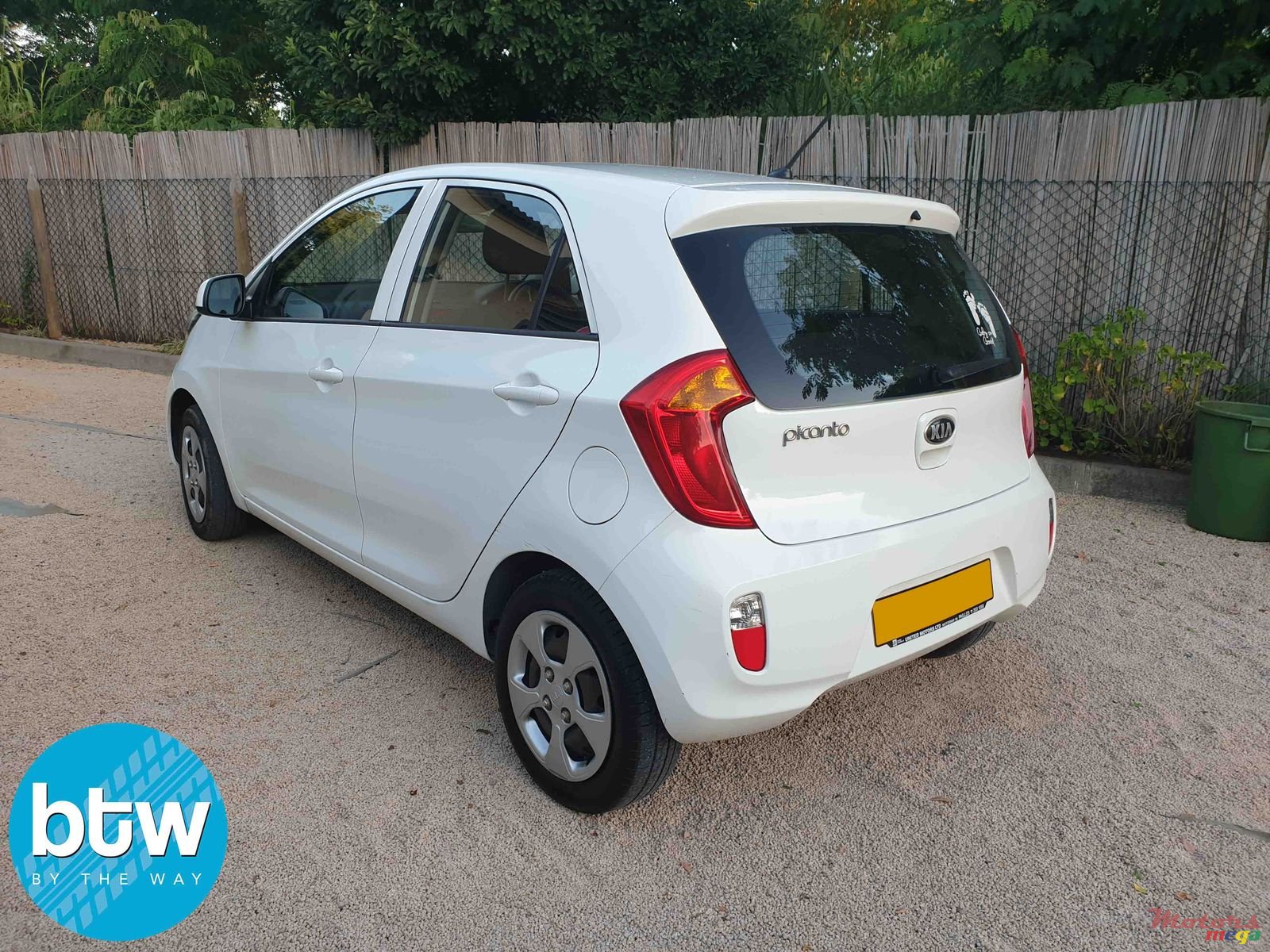 2012' Kia Picanto photo #3