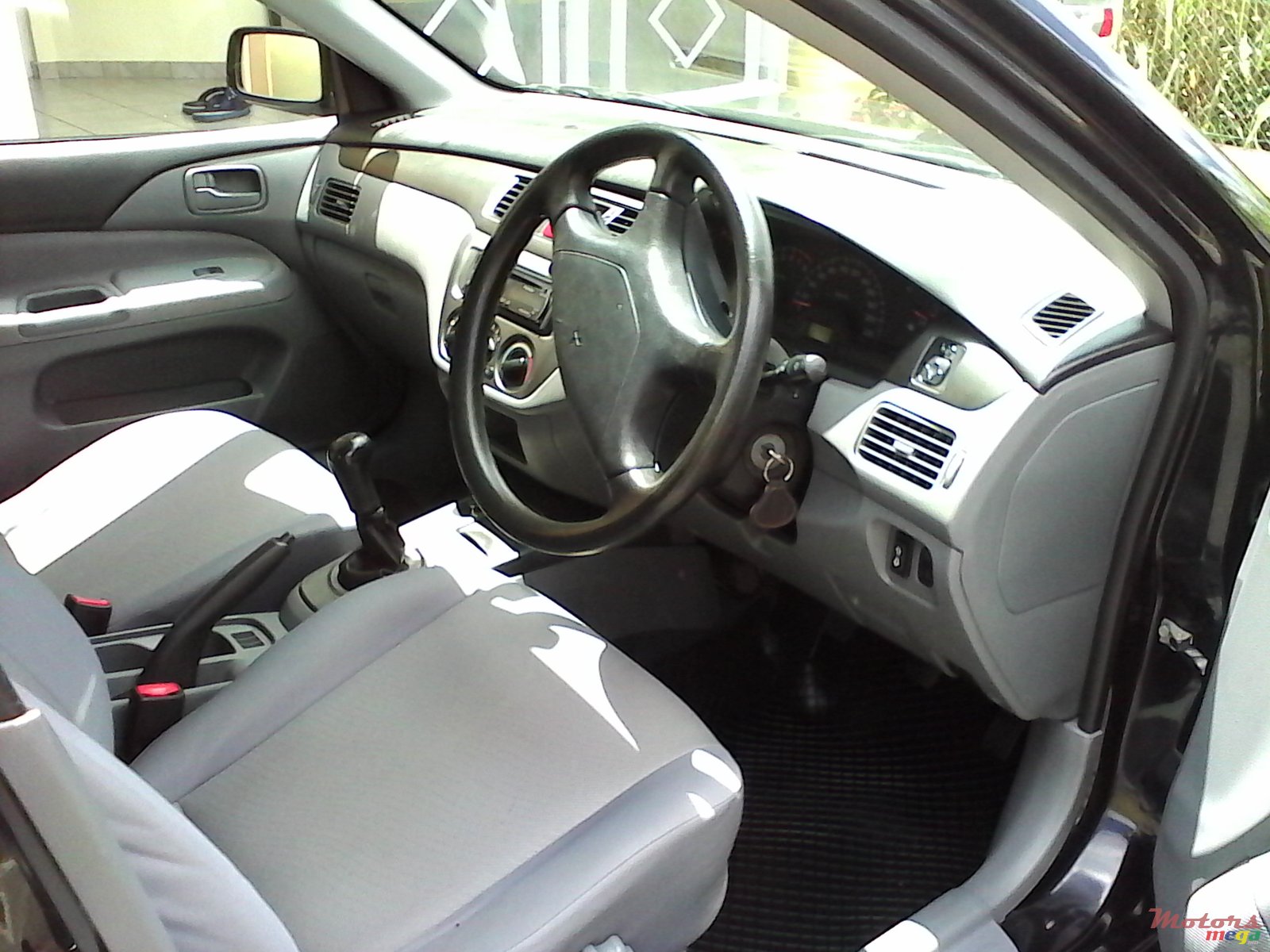 2011' Mitsubishi Lancer photo #4