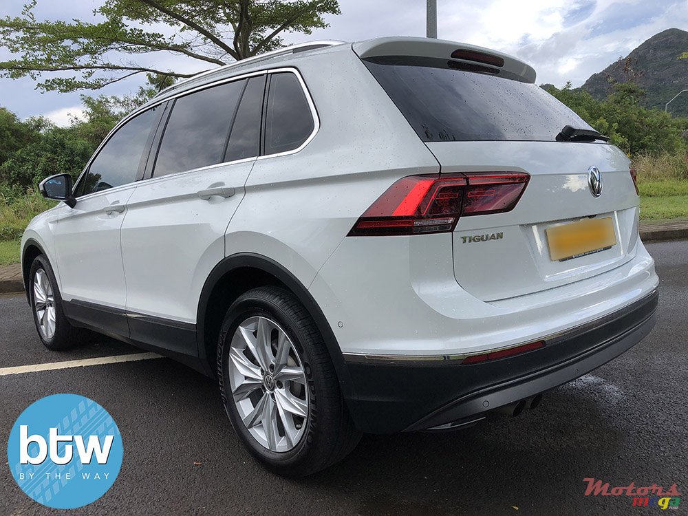 2017' Volkswagen Tiguan HIGHLINE photo #3