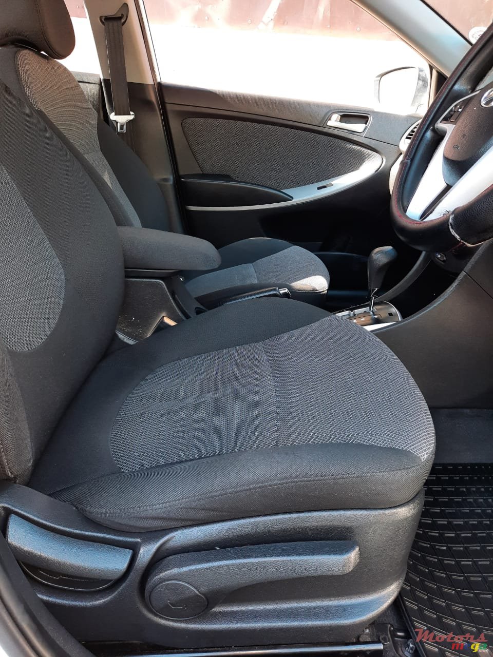 2012' Hyundai Accent photo #5