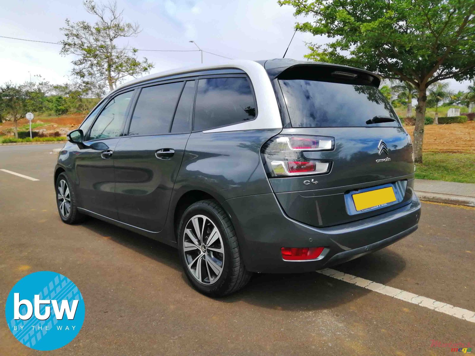 2017' Citroen C4 Picasso photo #3