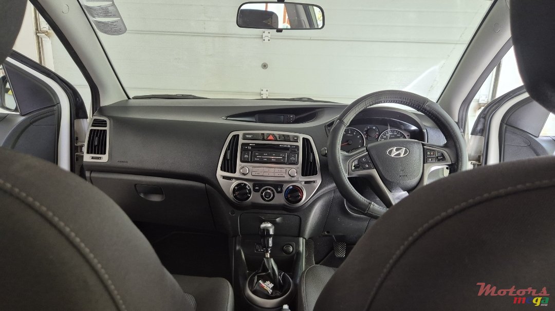 2013' Hyundai i20 photo #5