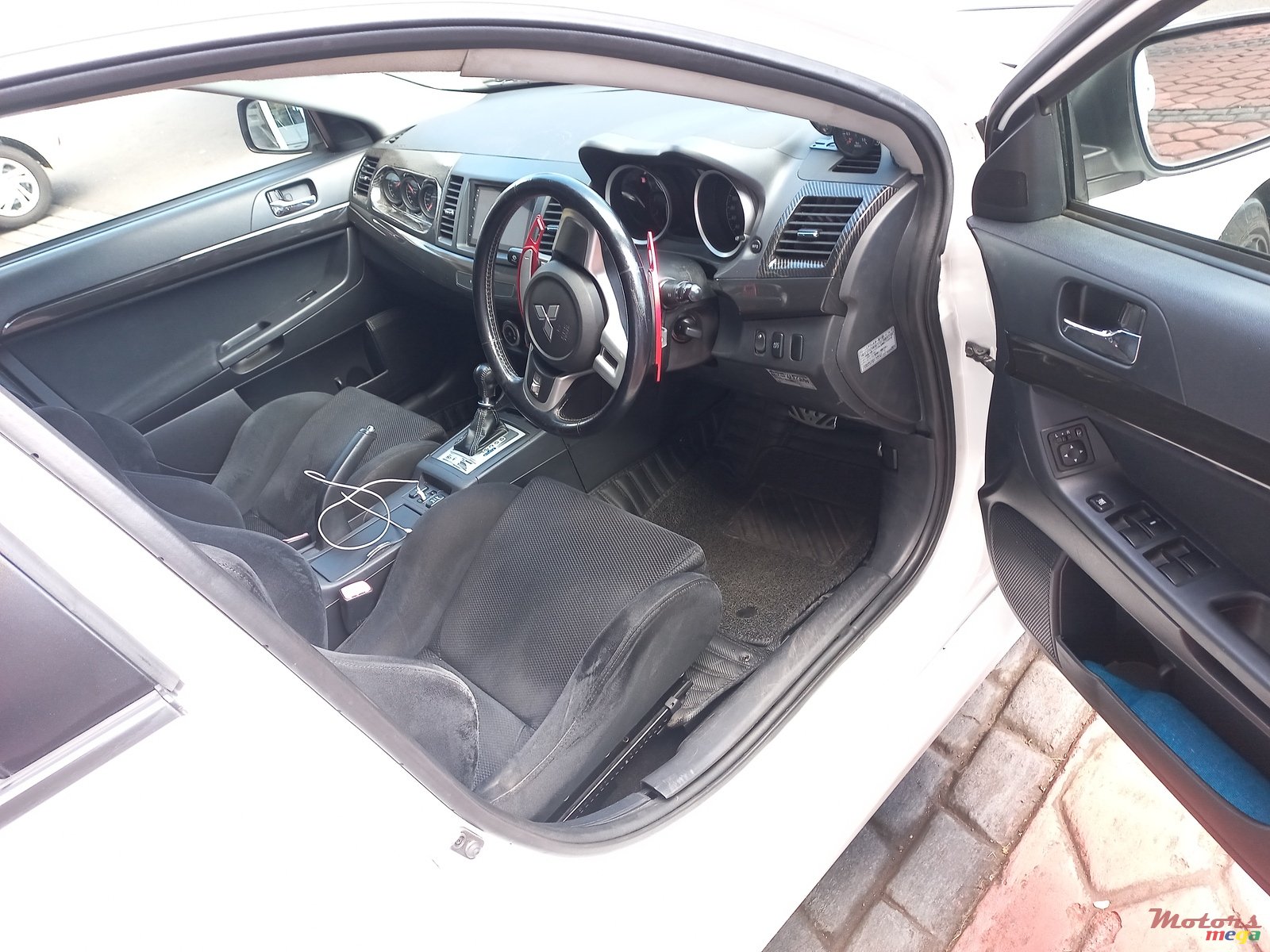 2008' Mitsubishi Lancer Evolution photo #5