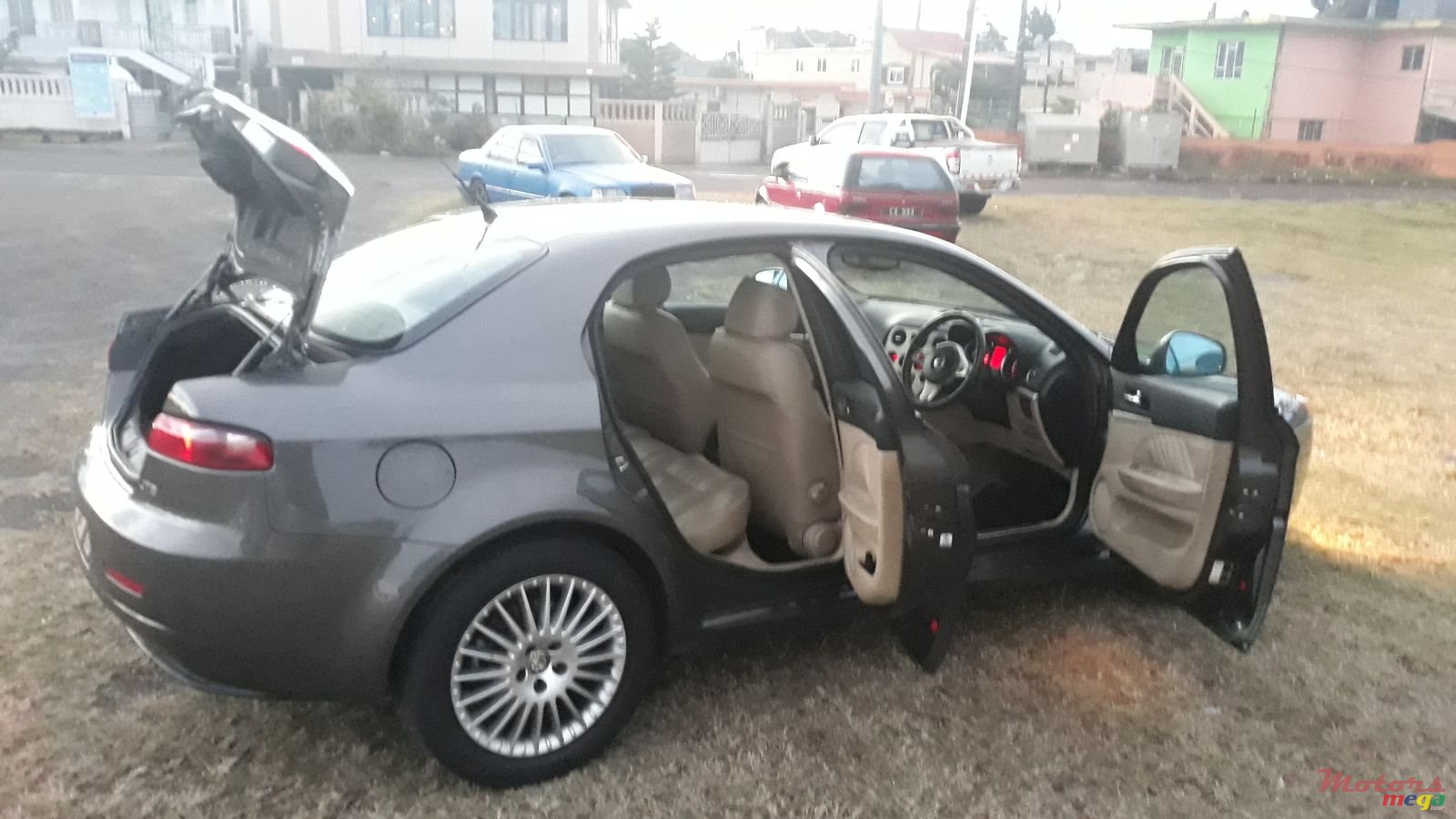 2010' Alfa Romeo 159 1.9 JTS photo #4