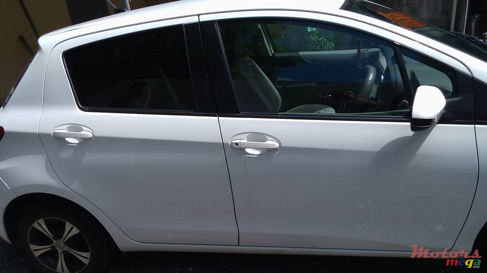 2011' Toyota Vitz photo #3