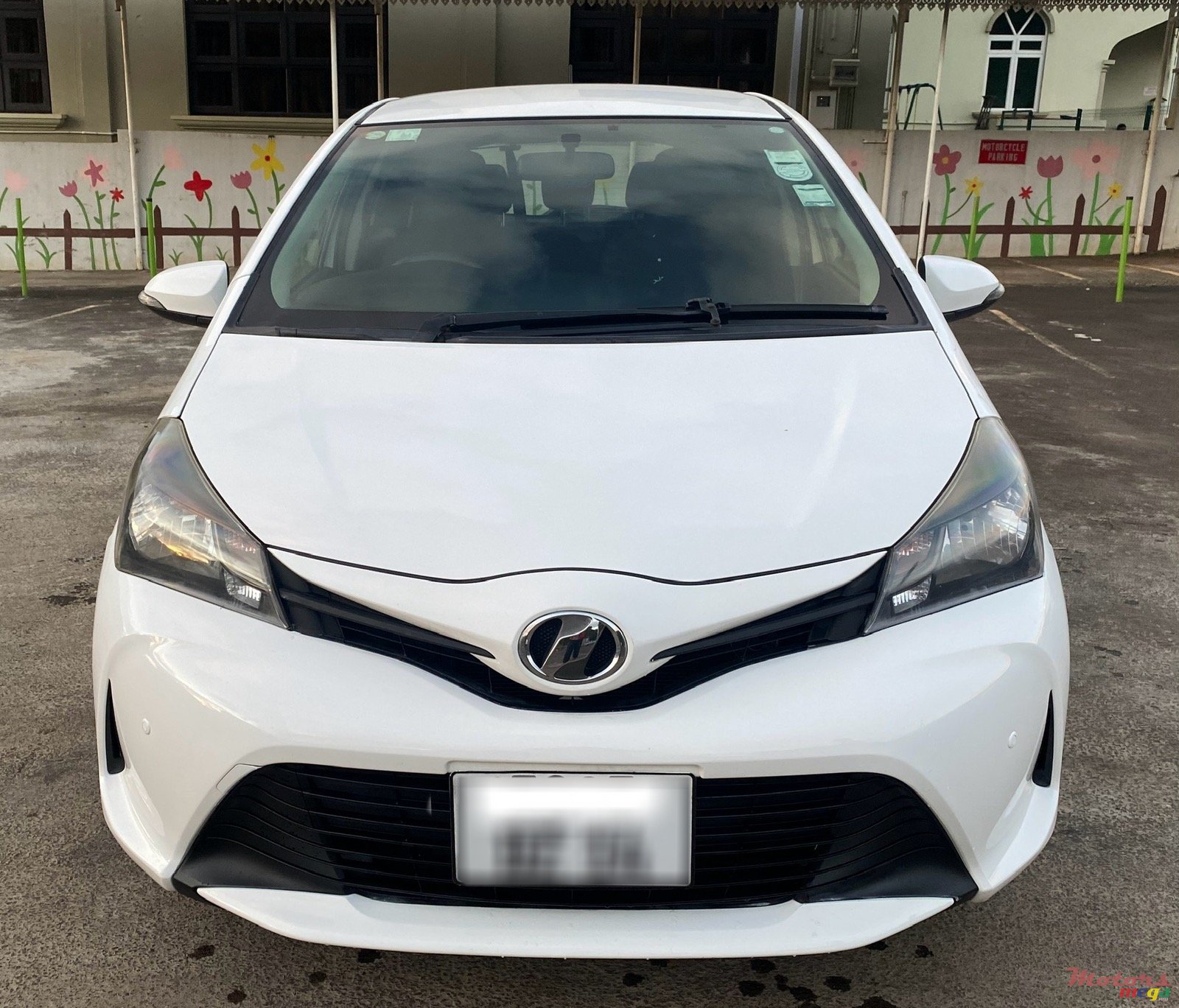 2014' Toyota Vitz 990cc photo #1