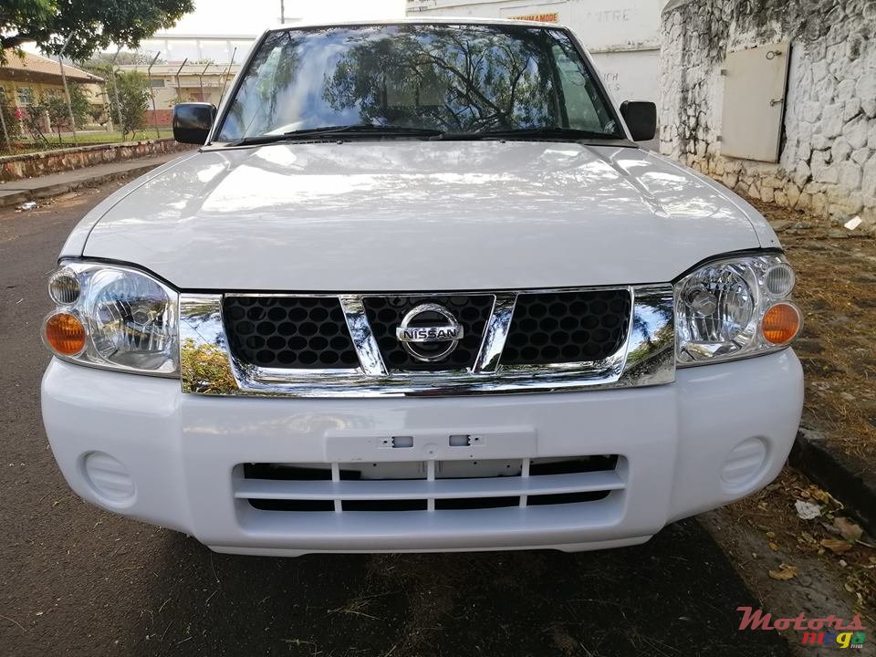 2008' Nissan Navara photo #2