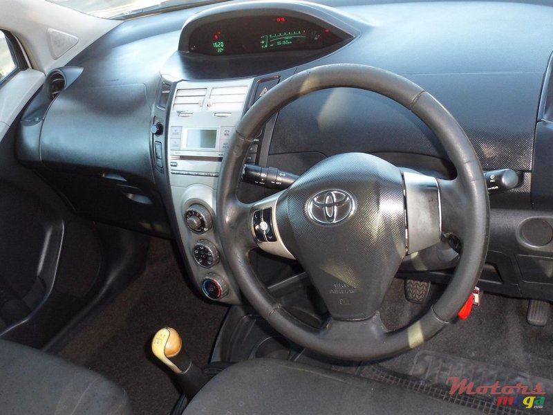 2007' Toyota Yaris photo #4