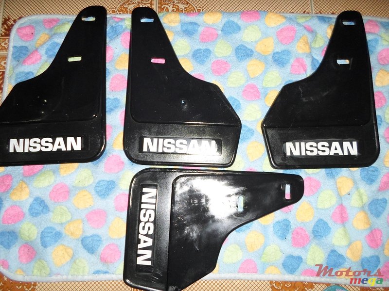 1999' Nissan Sunny mudflaps photo #1