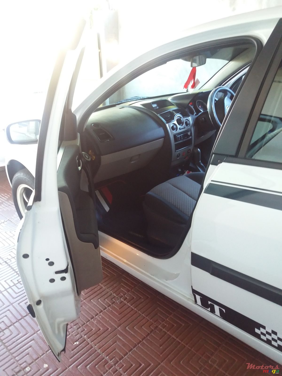 2006' Renault Megane photo #2