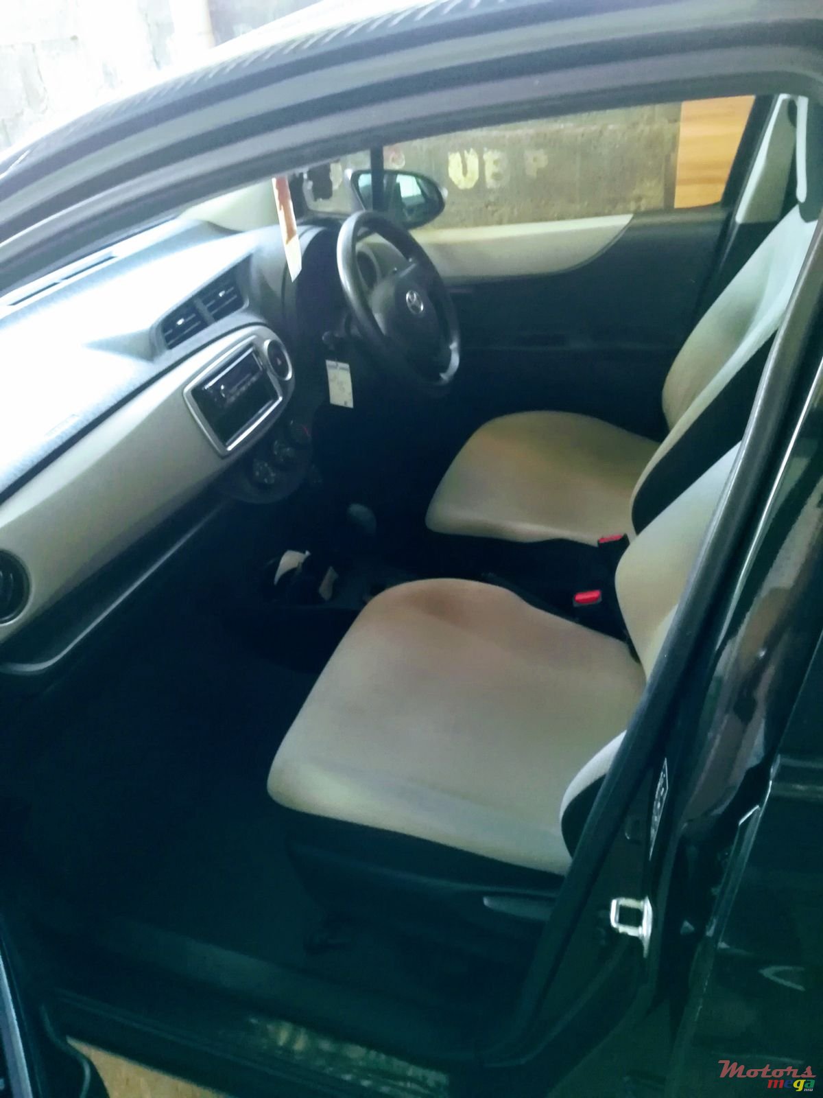 2011' Toyota Vitz photo #1