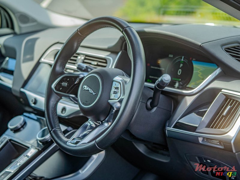 2019' Jaguar I-Pace 400 SE photo #6