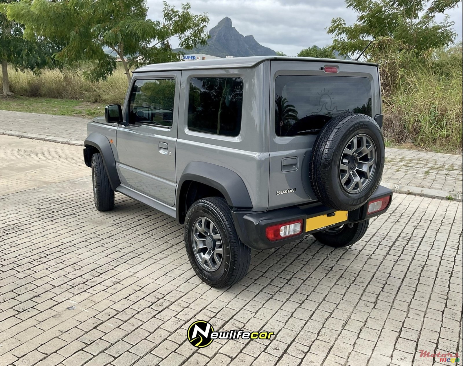 2021' Suzuki Jimny photo #3