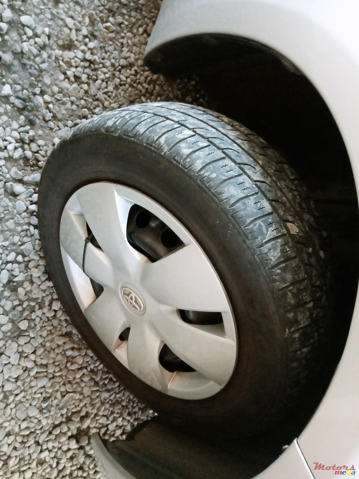 2007' Toyota Vitz photo #3