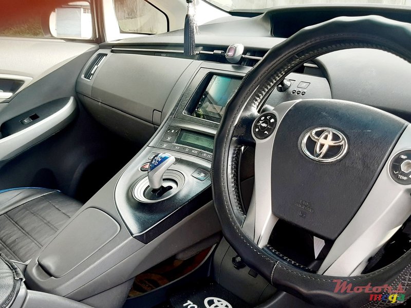 2010' Toyota Prius photo #4